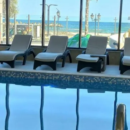 Premium & Piscina,sauna,jacuzzy,gym アパート 3*