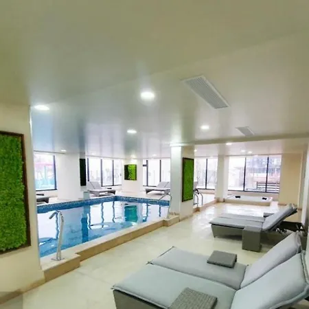 Premium & Piscina,sauna,jacuzzy,gym アパート